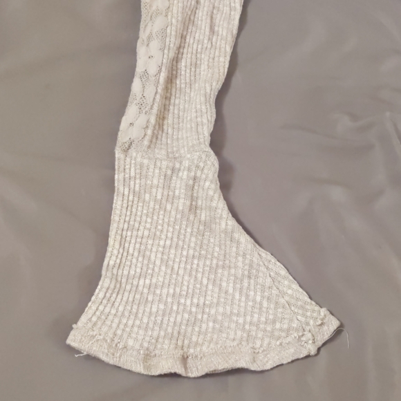 Sweater / Top - Picture 5 of 7